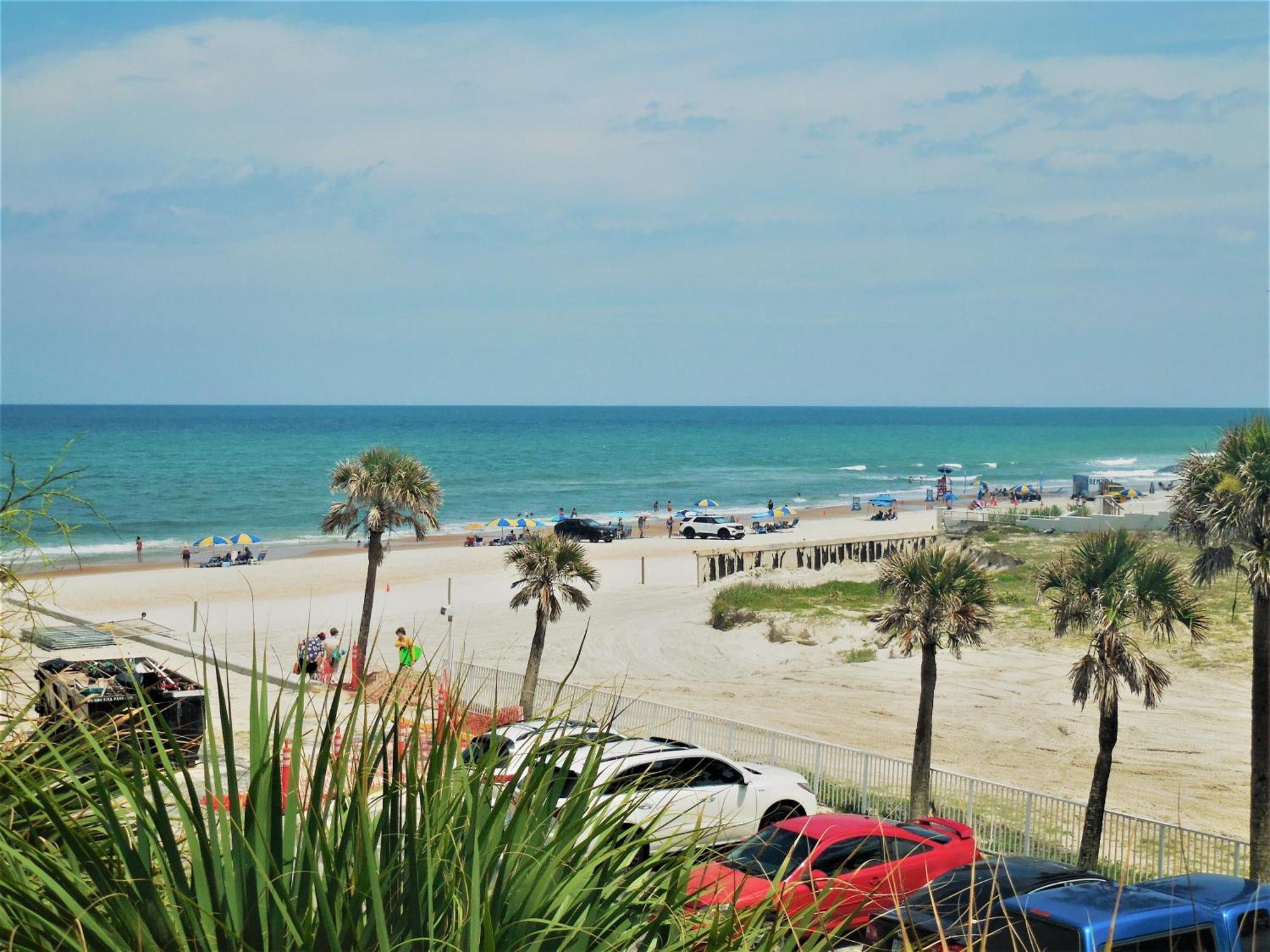 Beachside Bliss Ocean Views & Endless Fun Daytona Beach! Exterior photo